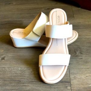 New Ecco white wedge sandal with Velcro closure. Size 7